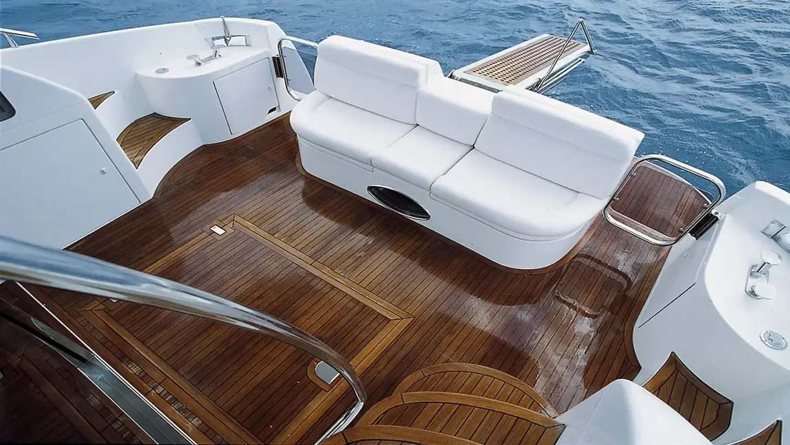 Azimut 46 Amenities